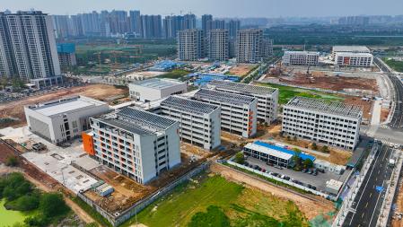 長(zhǎng)沙市雅禮洋湖會(huì)展中學(xué)目前已基本完工預(yù)計(jì)今年秋季開學(xué)圖片